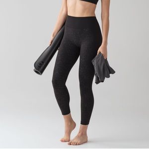 GUC Lululemon Free to flow 7/8 tight 25” size 6